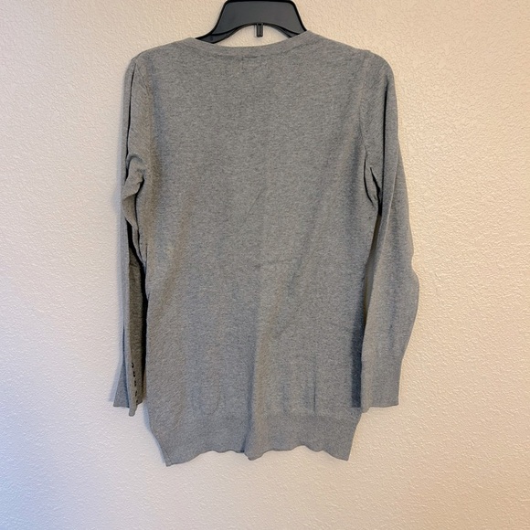 Women’s thin vneck gray sweater from H & M size medium. - Picture 3 of 6